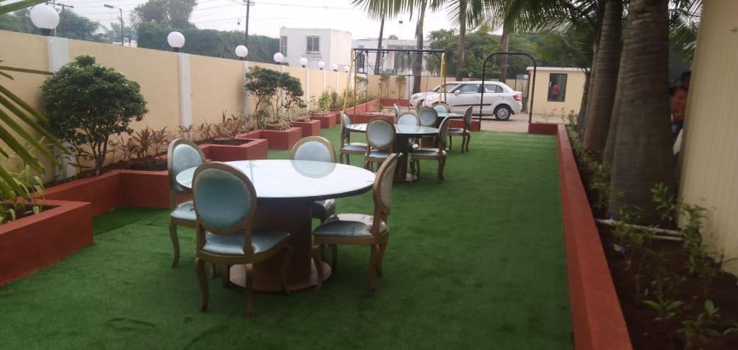 Hotel Aristro Lonavala Esterno foto