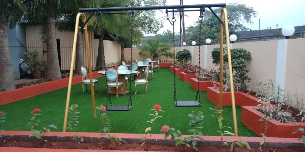 Hotel Aristro Lonavala Esterno foto