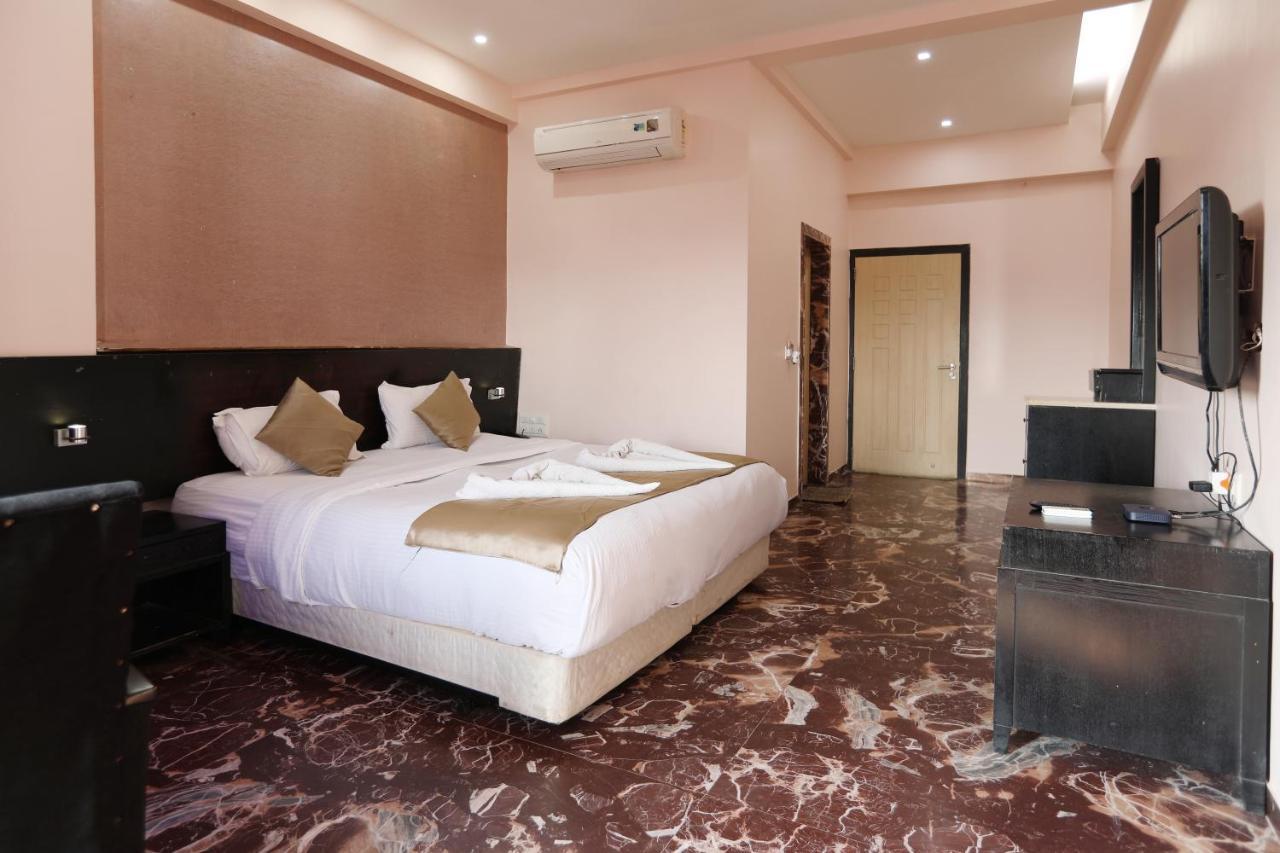 Hotel Aristro Lonavala Esterno foto