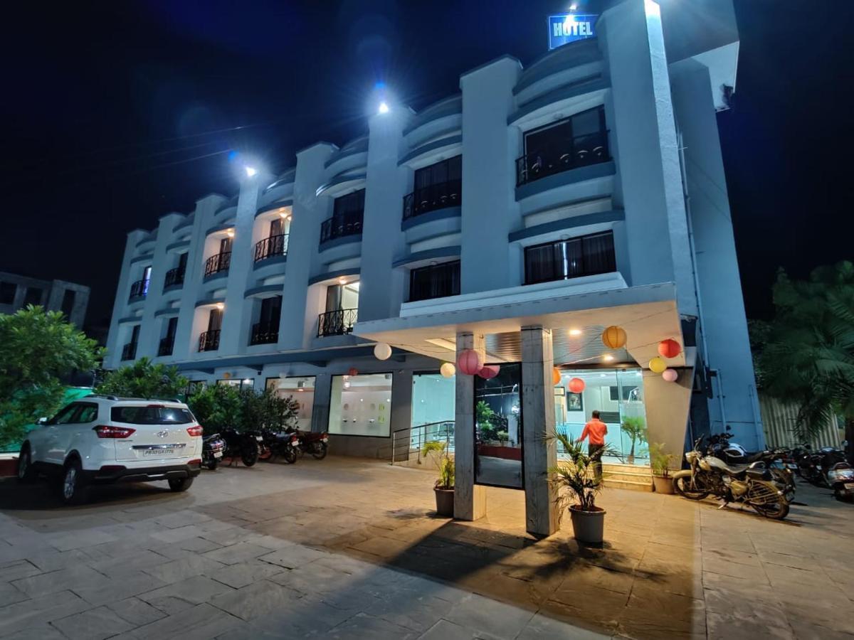 Hotel Aristro Lonavala Esterno foto