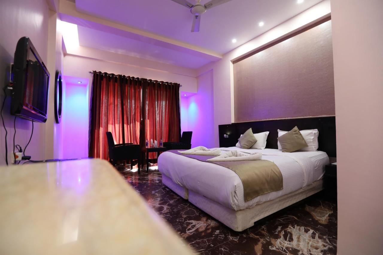 Hotel Aristro Lonavala Esterno foto