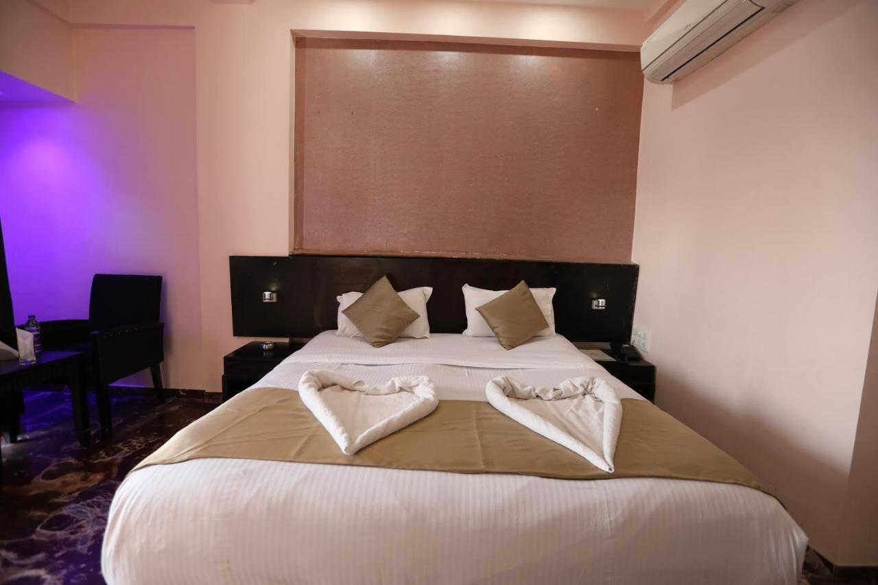 Hotel Aristro Lonavala Esterno foto