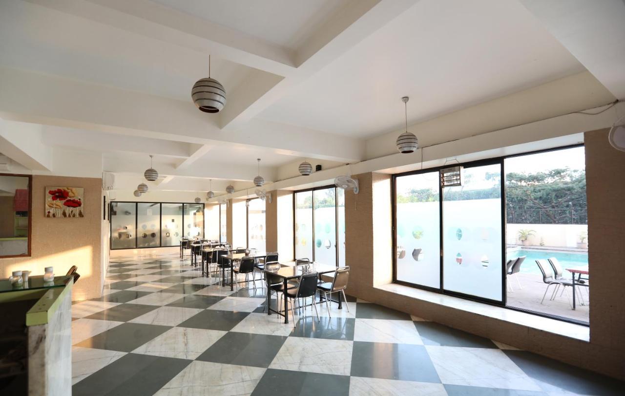 Hotel Aristro Lonavala Esterno foto