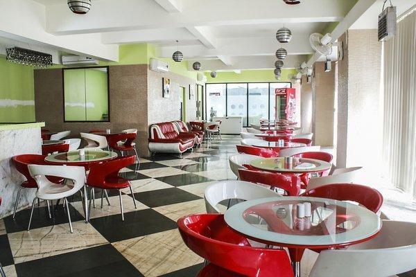 Hotel Aristro Lonavala Esterno foto
