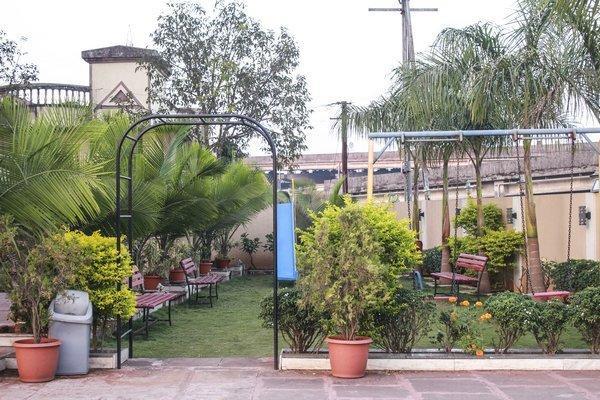 Hotel Aristro Lonavala Esterno foto
