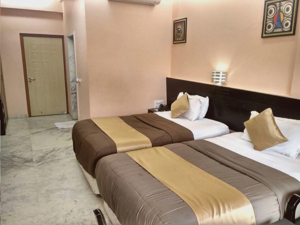 Hotel Aristro Lonavala Esterno foto
