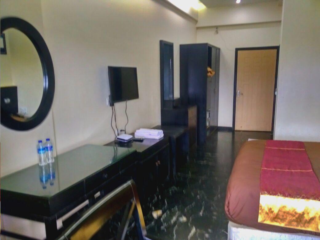 Hotel Aristro Lonavala Esterno foto
